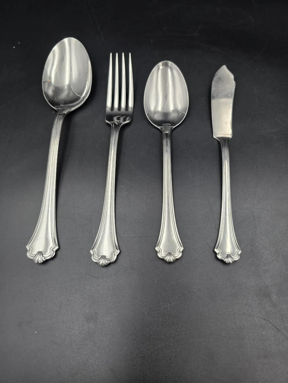 Oneida Silver Ornate Handle Flatware Set - 4 Piece